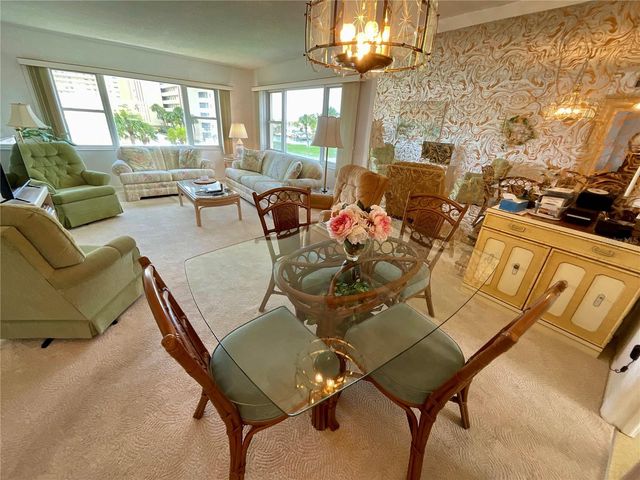 4650 COVE CIRCLE UNIT 311, St Petersburg, FL 33708