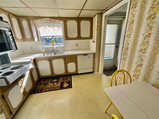4650 COVE CIRCLE UNIT 311, St Petersburg, FL 33708
