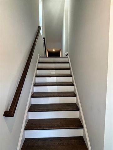 1399 Creekside Circle NW, Atlanta, GA 30318