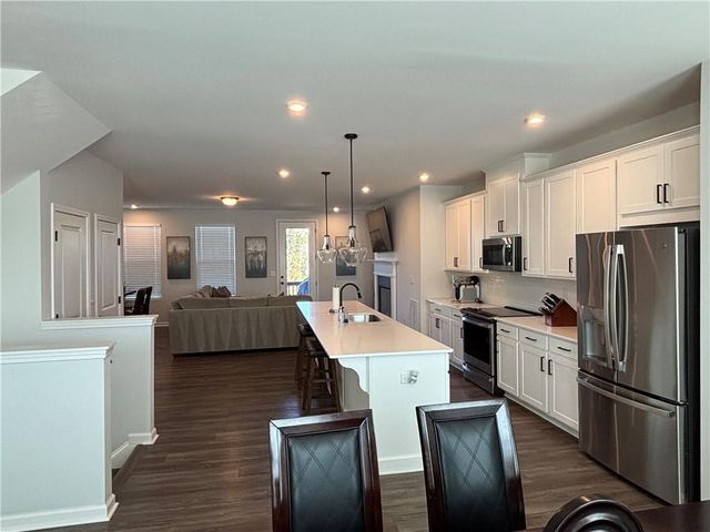1399 Creekside Circle NW, Atlanta, GA 30318