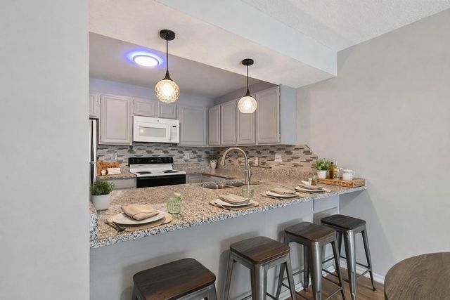 8007 Xerxes Avenue S A101, Bloomington, MN 55431