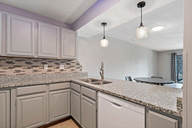 8007 Xerxes Avenue S A101, Bloomington, MN 55431