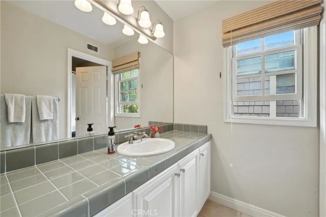 2616 BUNGALOW Place, Corona Del Mar, CA 92625