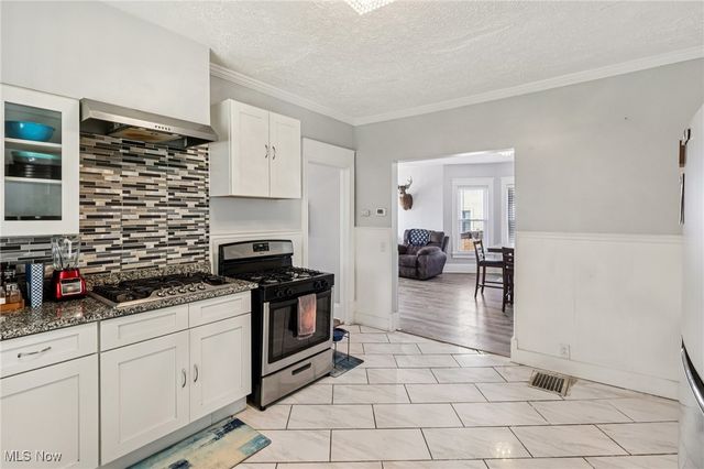 39 Belmont Avenue, Niles, OH 44446