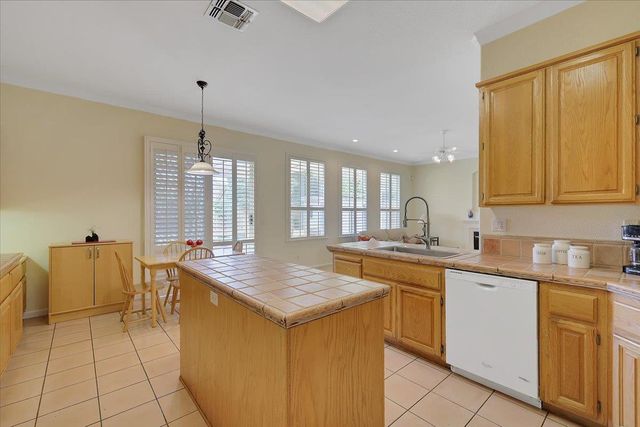 6004 little rock, Rocklin, CA 95765