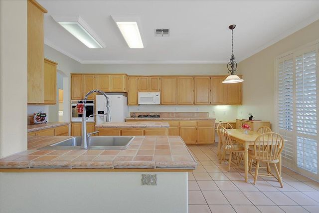 6004 little rock, Rocklin, CA 95765
