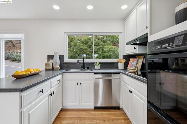 201 Crestmont, Oakland, CA 94619