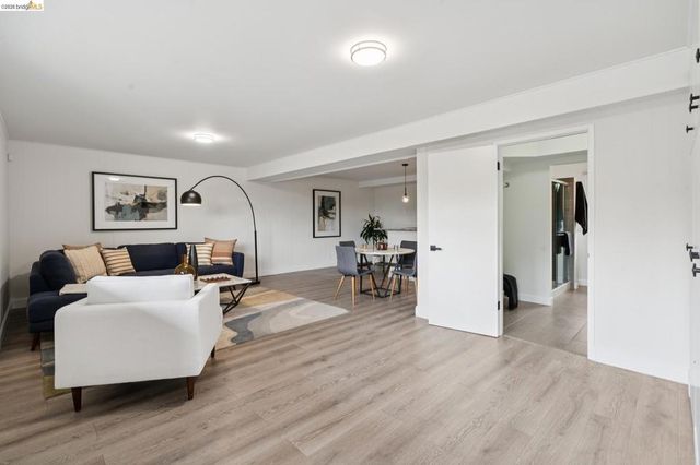 201 Crestmont, Oakland, CA 94619
