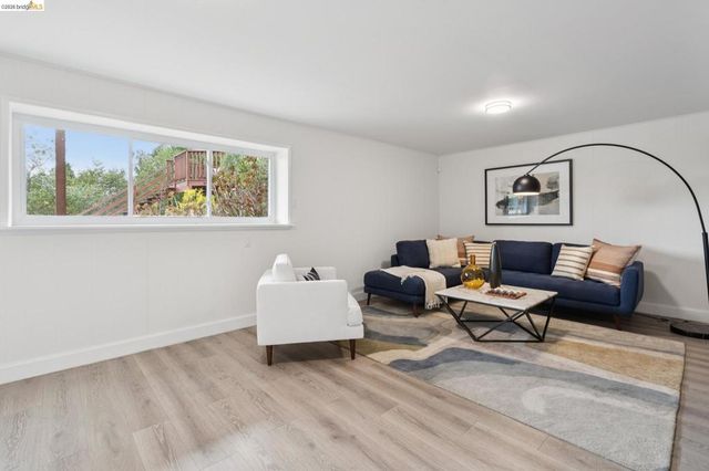 201 Crestmont, Oakland, CA 94619