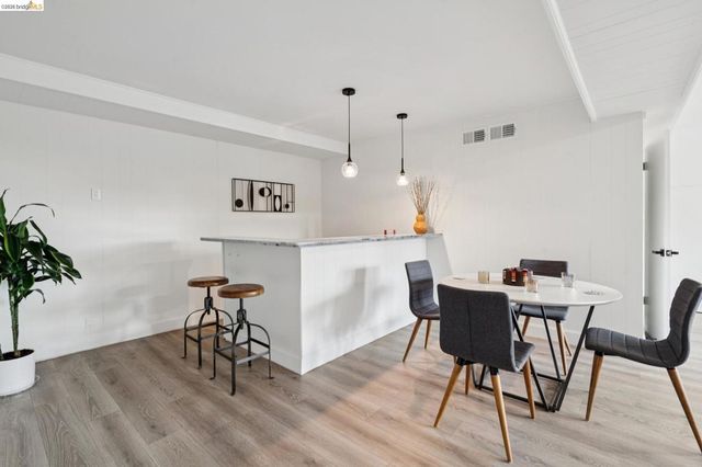 201 Crestmont, Oakland, CA 94619