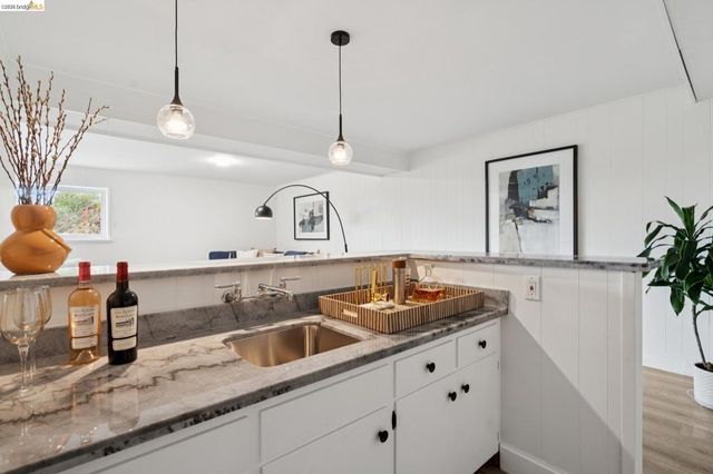 201 Crestmont, Oakland, CA 94619
