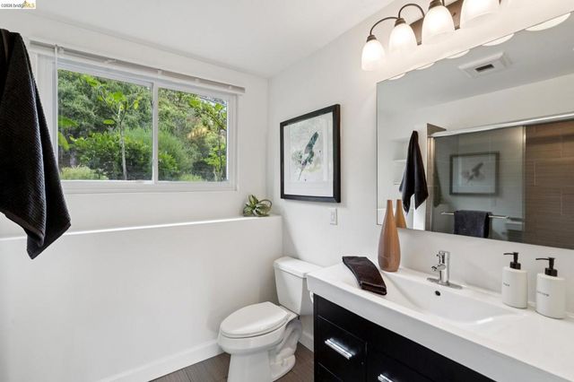 201 Crestmont, Oakland, CA 94619