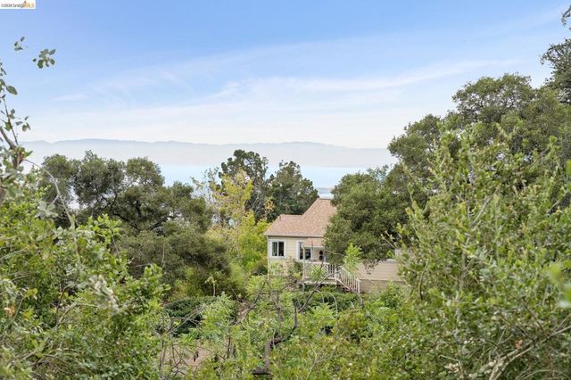 201 Crestmont, Oakland, CA 94619