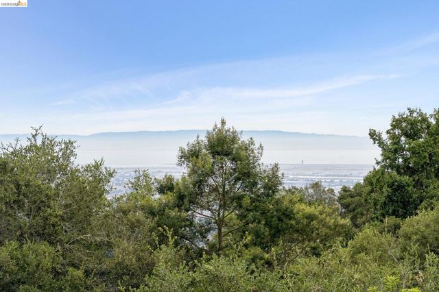 201 Crestmont, Oakland, CA 94619