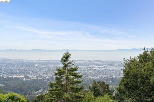 201 Crestmont, Oakland, CA 94619