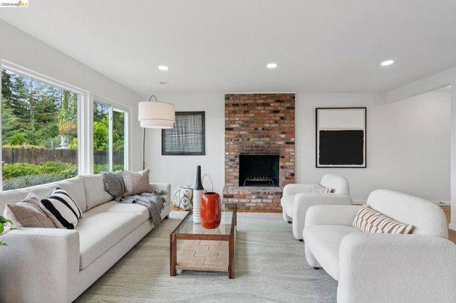 201 Crestmont, Oakland, CA 94619