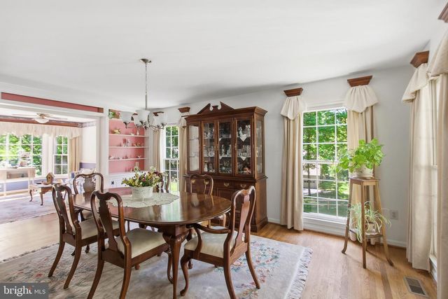12207 KNIGHTSBRIDGE DR, Woodbridge, VA 22192