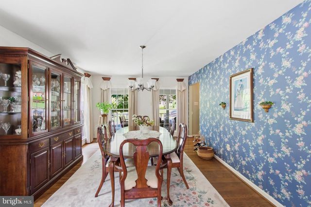 12207 KNIGHTSBRIDGE DR, Woodbridge, VA 22192