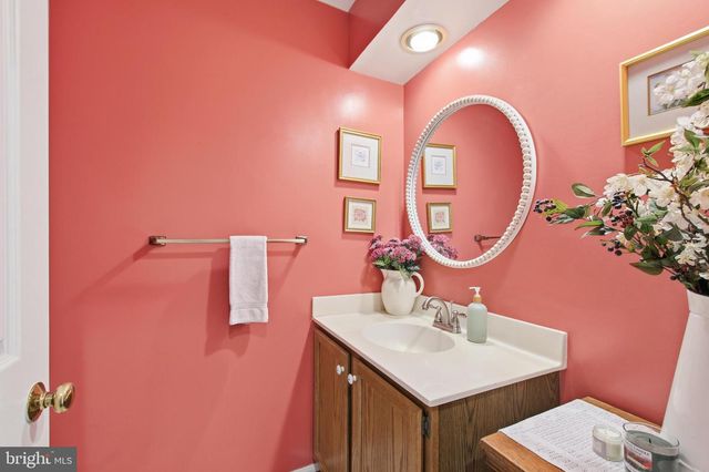 12207 KNIGHTSBRIDGE DR, Woodbridge, VA 22192