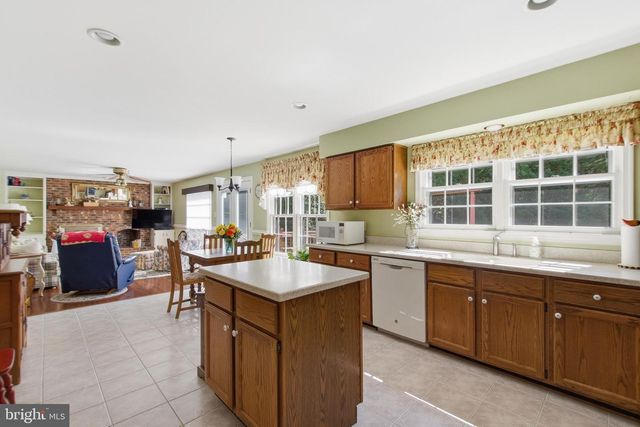 12207 KNIGHTSBRIDGE DR, Woodbridge, VA 22192