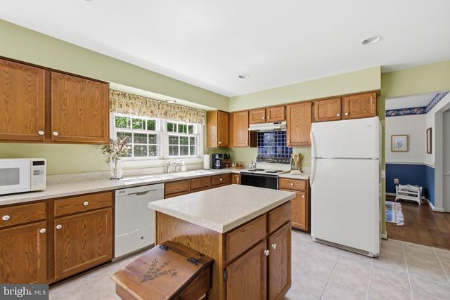 12207 KNIGHTSBRIDGE DR, Woodbridge, VA 22192