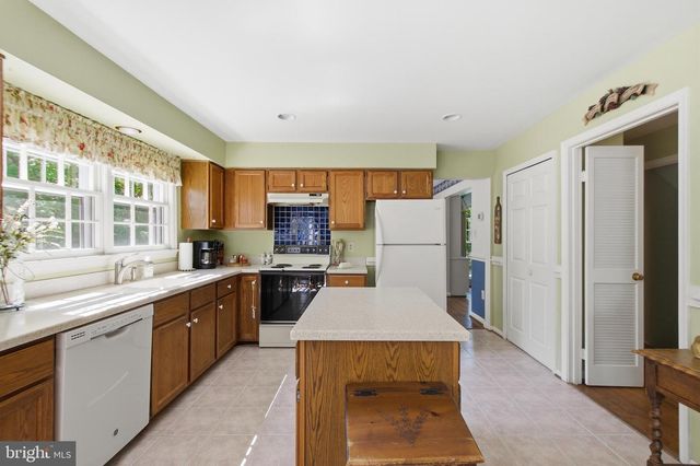 12207 KNIGHTSBRIDGE DR, Woodbridge, VA 22192
