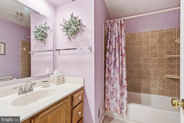 12207 KNIGHTSBRIDGE DR, Woodbridge, VA 22192