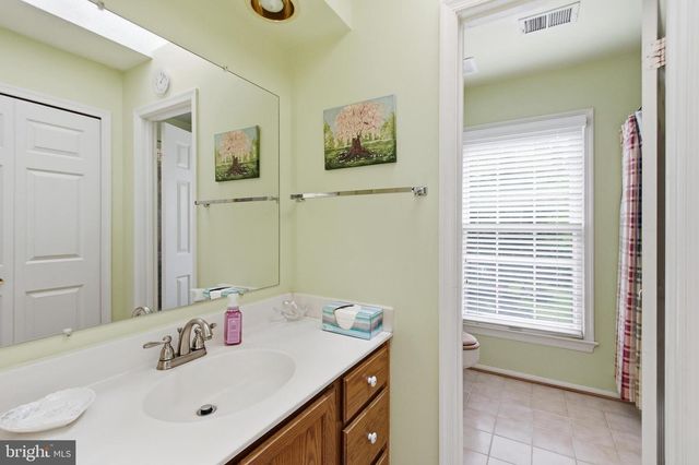 12207 KNIGHTSBRIDGE DR, Woodbridge, VA 22192