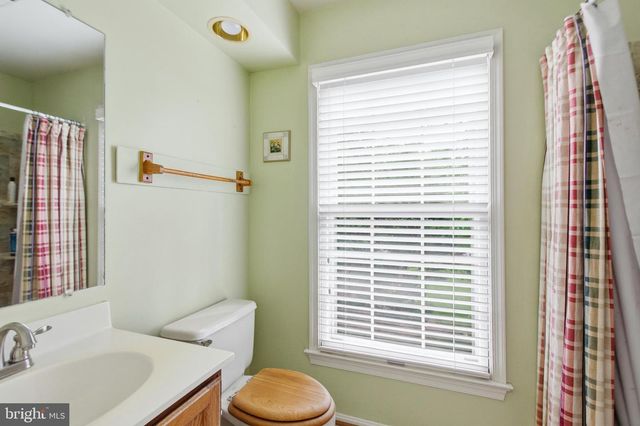 12207 KNIGHTSBRIDGE DR, Woodbridge, VA 22192