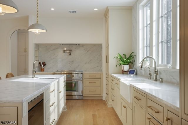 909 Wyandotte Trl, Westfield Town, NJ 07090