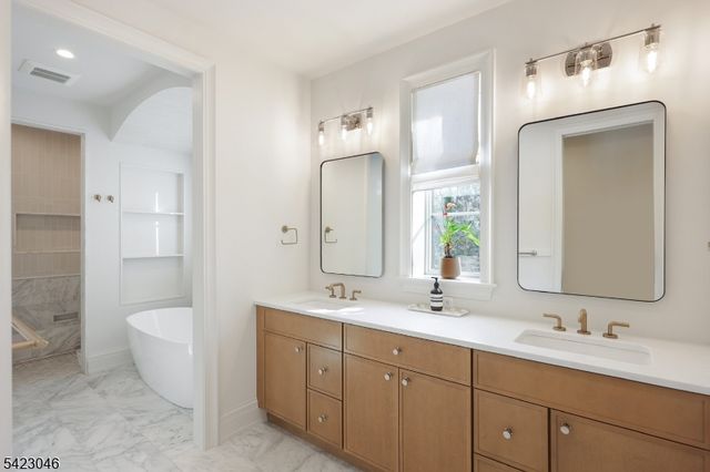 909 Wyandotte Trl, Westfield Town, NJ 07090