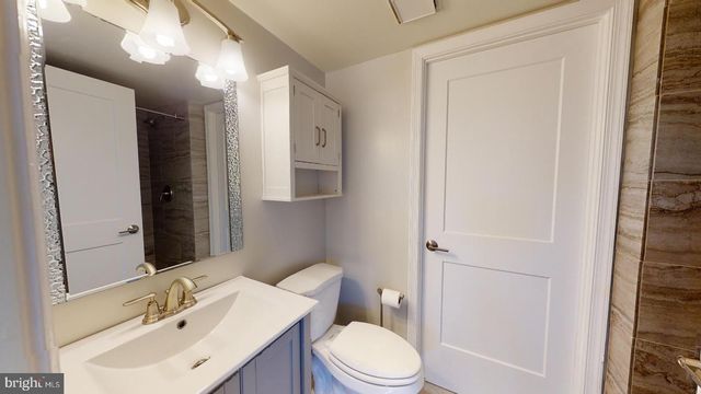 2029 S GLEBE RD, Arlington, VA 22204