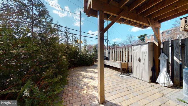 2029 S GLEBE RD, Arlington, VA 22204