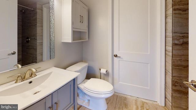 2029 S GLEBE RD, Arlington, VA 22204