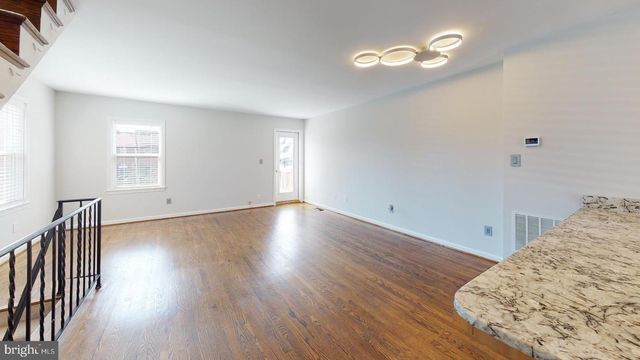 2029 S GLEBE RD, Arlington, VA 22204