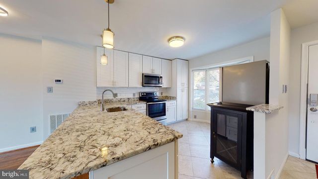 2029 S GLEBE RD, Arlington, VA 22204