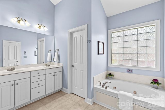 7767 St Andrews Lane, Stanley, NC 28164