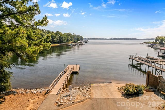7767 St Andrews Lane, Stanley, NC 28164