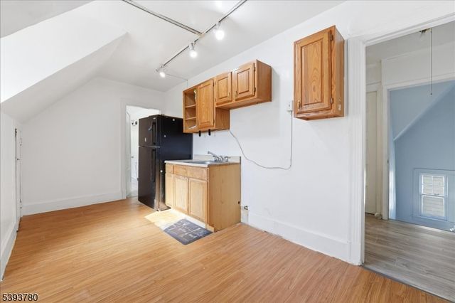 253 Midland Ave, East Orange City, NJ 07017