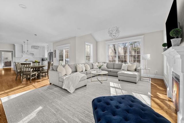 8 Leeds Way, Southborough, MA 01772