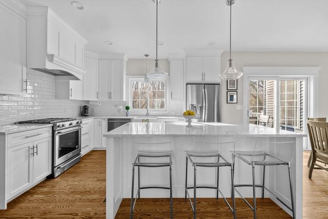 8 Leeds Way, Southborough, MA 01772