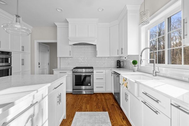 8 Leeds Way, Southborough, MA 01772