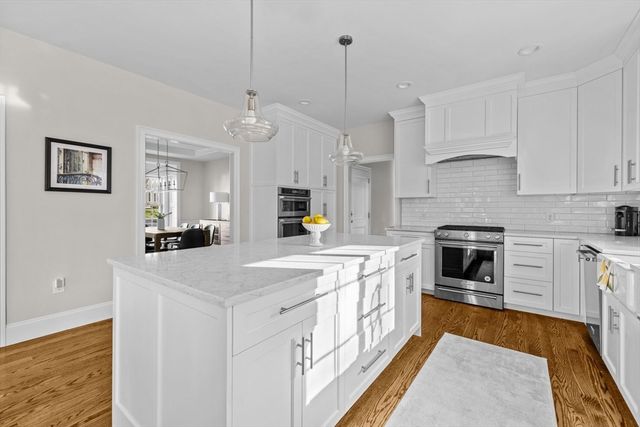 8 Leeds Way, Southborough, MA 01772
