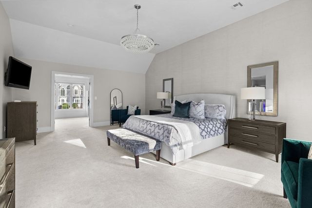 8 Leeds Way, Southborough, MA 01772