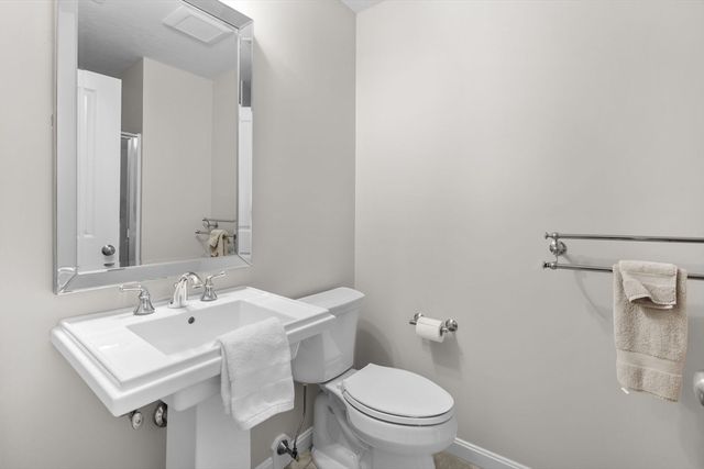 8 Leeds Way, Southborough, MA 01772