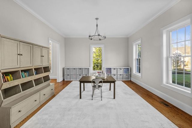 8 Leeds Way, Southborough, MA 01772