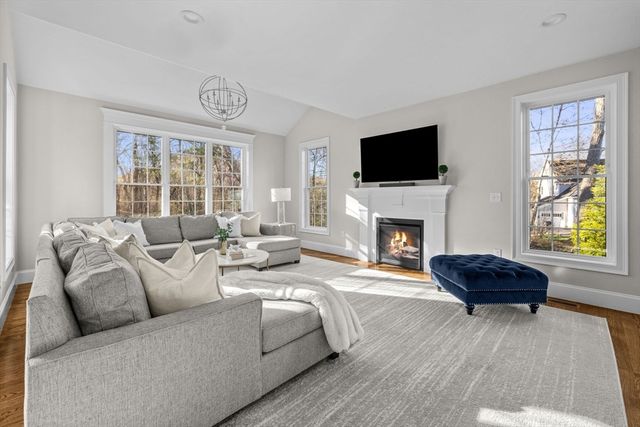 8 Leeds Way, Southborough, MA 01772