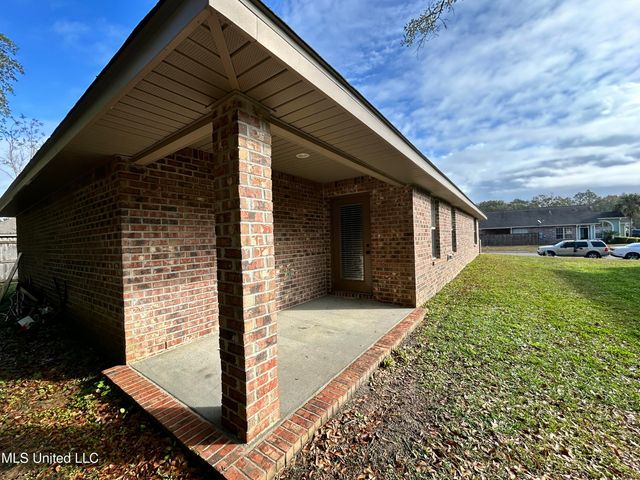 10604 Roundhill Drive, Gulfport, MS 39503