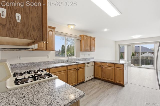 46877 Twin City Trail, Macomb Township, MI 48044
