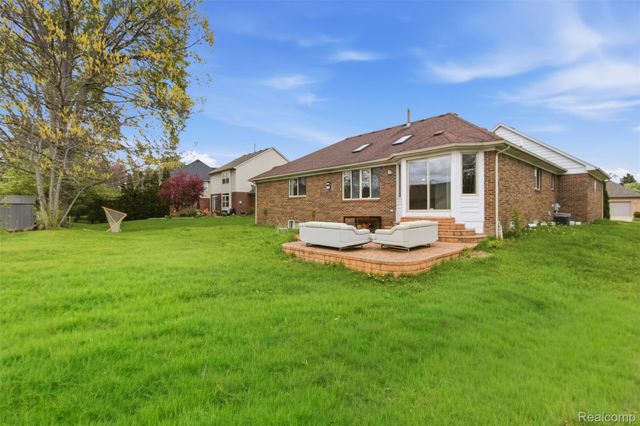 46877 Twin City Trail, Macomb Township, MI 48044